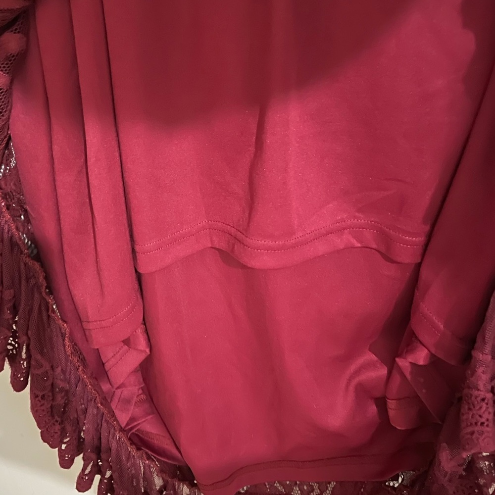 Dainty Jewell Women's Burgundy Lace Midi Dress with Ruffle Hem - Picture 7 of 12